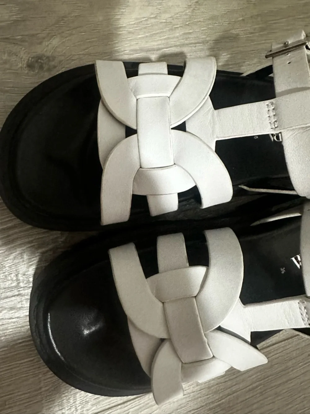 Zara White and Black Kids Woven Strap Sandals - Picture 3 of 7